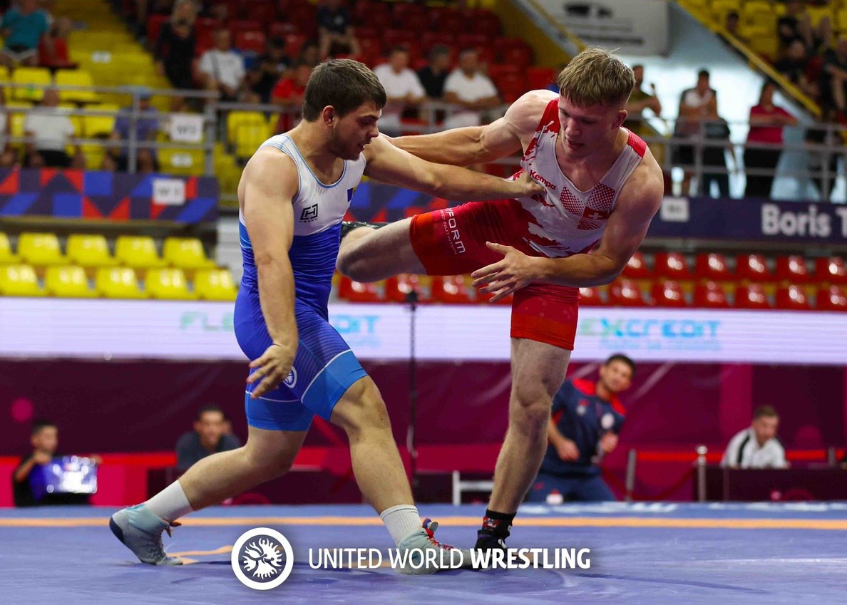 Приднестровский борец Игнат Мейко – в финале чемпионата Европы U17 Его соперником в финале сегодня вечером будет чемпион Грузии по греко-римской борьбе Георгий Гогелашвили. В полуфинале -71 кг воспитанник Училища Олимпийского резерва со счетом 3:2 одолел россиянина Артема Ильченко. До этого Игнат Мейко одержал победы над атлетами из Чехии, Словакии и Греции. Максим Дамаскин, Кирилл Кон и Влад Василевский завершили выступление ну турнире. Чемпионат Европы по трем видам борьбы среди кадетов U17 проходит в Северной Македонии.