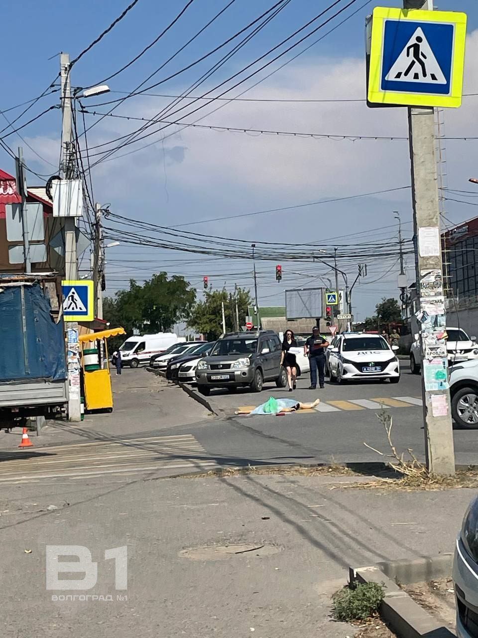 В Ворошиловском районе по улице Ардатовской сбили человека. Подробности выясняются.    Подписаться   Прислать новость