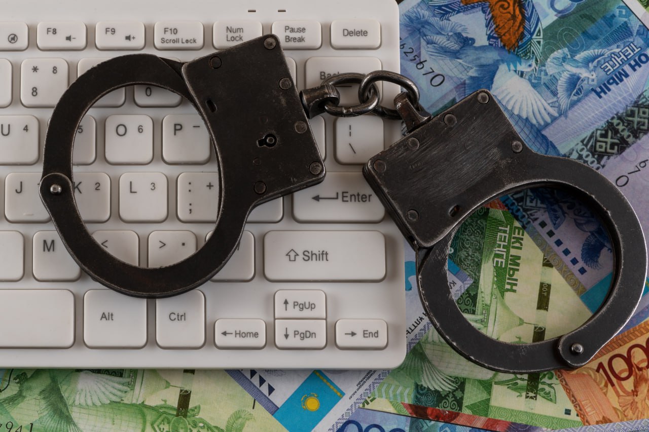 Верховный суд поддержал протест генпрокурора по делу о миллиардном хищении Верховный суд РК удовлетворил протест Генпрокурора Берика Асылова по делу о пособничестве в коррупции 22 октября прошло первое заседание Коллегии ВС в новом статусе теперь она пересматривает дела в исключительных случаях для единообразия практики Речь о директоре частной компании признанном виновным в пособничестве при растрате 1 млрд тенге бюджета Управлением культуры Астаны Ранее кассация смягчила наказание но Верховный суд вернул пожизненный запрет на работу в госсекторе Фото shutterstock com kursivm kursiv news