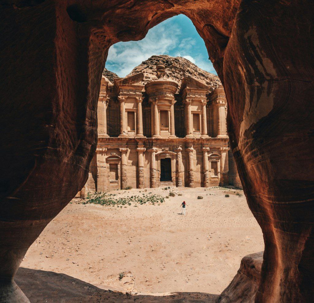 В Иорданию больше не нужны визы С 13 декабря 2025 года россияне смогут находиться в стране без дополнительных документов до 30 суток А суммарный срок пребывания не должен превышать 90 дней Визовый режим отменили в двустороннем порядке Соглашение об этом Правительства стран подписали соответствующие документы в конце лета 2025 фото Spencer Davis на Unsplash Подписаться Обсудить