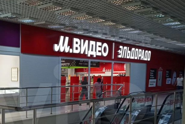 ТОЛК новости Барнаула Алтайского края и Республики Алтай from Алтайская недвижимость Крупный ритейлер бытовой техники сокращает сеть в Алтайском крае Магазины сети М Видео Эльдорадо закрывают свои представительства в Алтайском крае На место крупных торговых точек собственники помещений уже подбирают новых арендаторов сообщил порталу директор компании TFKgroup Валерий Власов За последнее время по словам Валерия Власова закрылись три магазина Эльдорадо и один М Видео включая точки в ТЦ Парк Новоалтайск и Сити Центр Барнаул Сокращение сети происходит на фоне глобальной трансформации ритейлера В январе 2025 года сеть М Видео Эльдорадо была выставлена на продажу а в августе стало известно о начале её масштабной цифровой трансформации при участии бывшего совладельца Wildberries Владислава Бакальчука Компания заявила о намерении стать цифровой подробнее на канале ТОЛК новости Барнаула Алтайского края и Республики Алтай