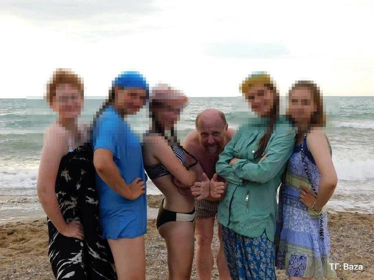 11 лет тюрьмы получил преподаватель элитной художественной школы за педофилию в Москве Виктор Елизаров преподаватель Московской центральной художественной школы бывший МАХЛ РАХ признан виновным в развратных действиях по отношению к более чем 15 несовершеннолетним ученицам Суд приговорил его к 11 годам лишения свободы и запретил преподавать в течение 15 лет Елизаров сбежал из страны после обвинений но был задержан в Азербайджане МСК 360 Сотрудничество