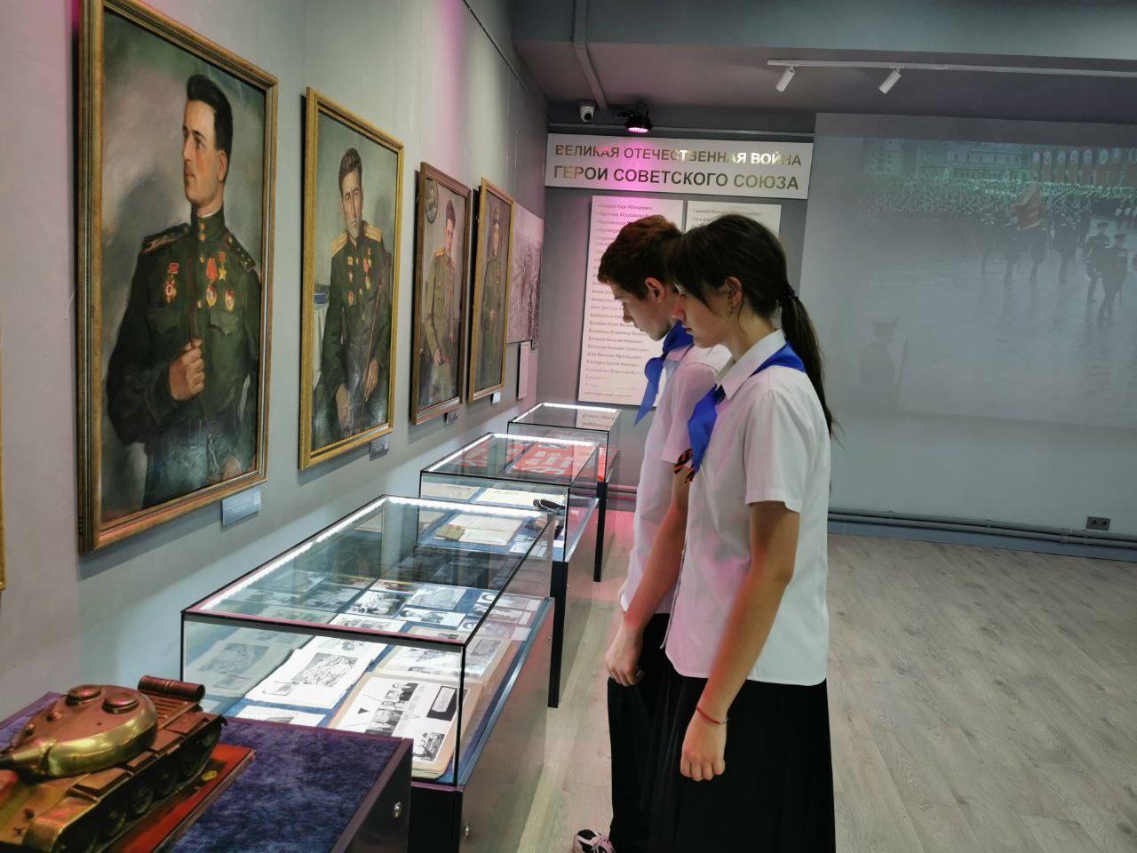 Состоялось открытие обновленного Музея боевой славы им. В. Макаровой. На открытии глава республики подчеркнул важное значение музейных площадок в сохранении исторической памяти. В ходе визита глава республики также осмотрел обновленные экспозиции, посвященные истории Великой Отечественной войны, дагестанцам-героям Афганских событий, участникам Специальной военной операции, а также землякам, погибшим в борьбе с терроризмом в разные годы.