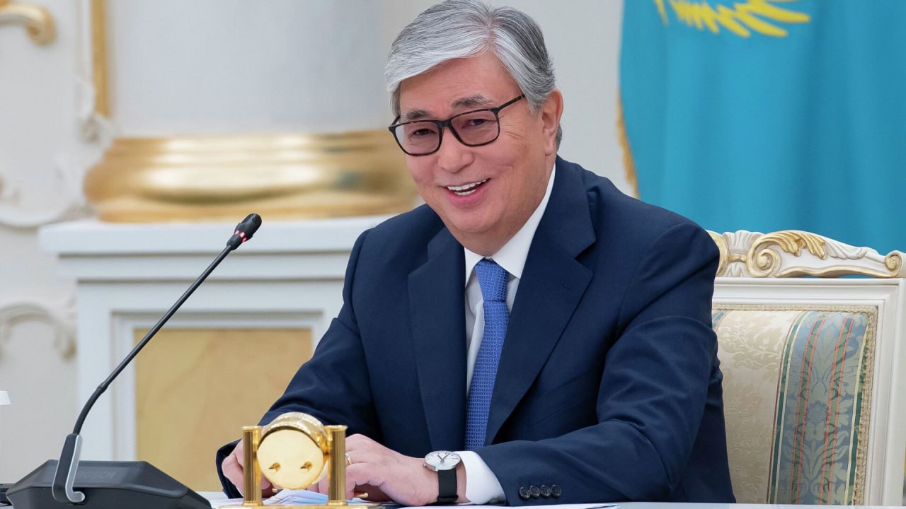 Казахстан готов заместить Россию на словацком энергорынке Стана заинтересована в экспорте нефти, газа и урана в Словакию, видит перспективы сотрудничества в сферах энергетики и машиностроения, заявил президент Казахстана Токаев после встречи с премьер-министром Словакии Робертом Фицо "Казахстан готов экспортировать в Словакию нефть, газ, уран, продукты питания и другие товары. Также мы видим перспективы реализации совместных проектов в сферах энергетики, машиностроения, сельского хозяйства, цифровизации и туризма", - сказал Токаев. YouTube sponsr.ru