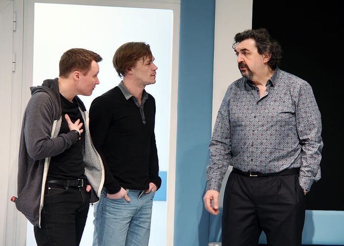 МХТ имени Чехова отменяет показ спектакля Весы 16 января в связи с уходом из жизни ректора Школы студии МХАТ и артиста Игоря Золотовицкого исполнявшего одну из ролей в постановке