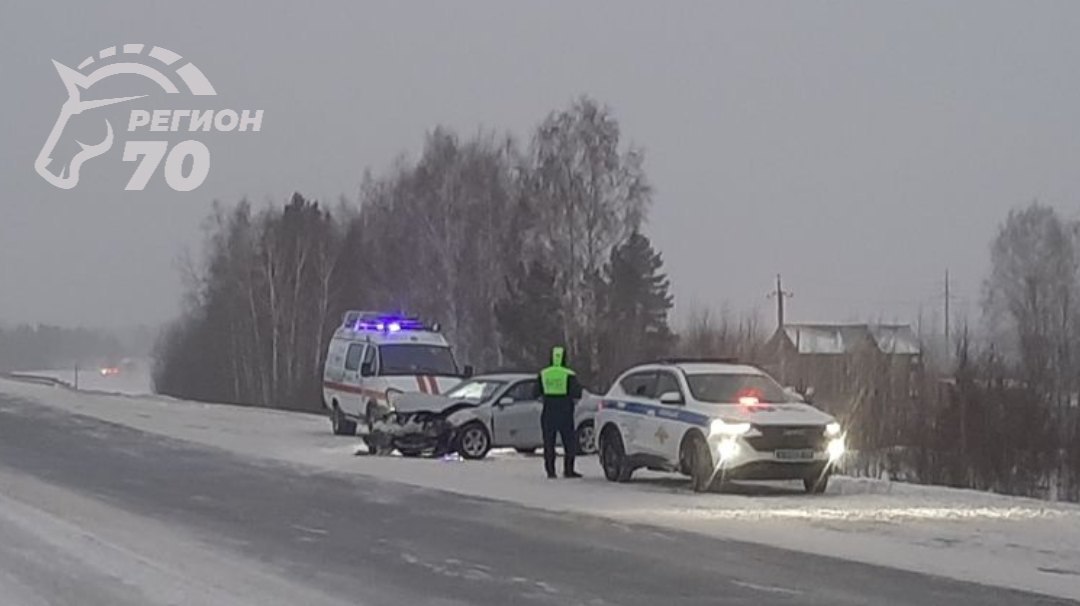 В результате ДТП двух транспортных средств два человека погибли, трое в больнице.     29 декабря 2024 года около 15 часов 40 минут в Томском районе произошло столкновение встречных автомобилей Киа Рио и Мазда 6. В результате происшествия водитель и пассажир автомобиля Киа погибли, водитель и два пассажира автомобиля Мазда доставлены в медицинское учреждение. На месте работают сотрудники Госавтоинспекции. Обстоятельства произошедшего выясняются.    Спасатели на месте аварии находятся уже почти два часа. Интересно почему?      Подписаться! Регион-70      Прислать новость