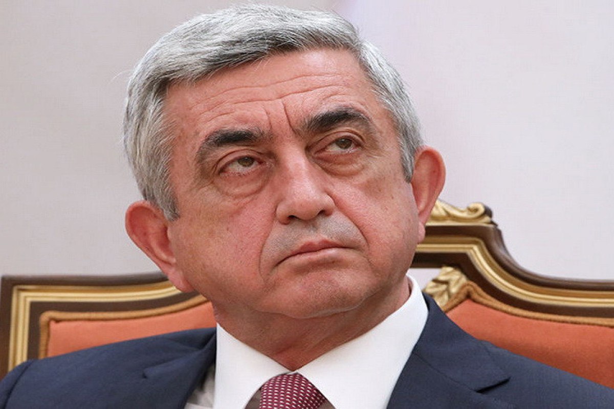 Церковный хор: Саргсян и "Дашнакцутюн" подали голос против Пашиняна Действия властей Армении во главе с Николом Пашиняном против Армянской апостольской церкви ААЦ вызвали резкое осуждение со стороны "Дашнакцутюн" и бывшего президента Сержа Саргсяна. В бюро "Дашнакцутюн" назвали позицию правящего режима «разрушительной и антигосударственной», подчеркнув, что риторика властей против Армянской церкви, одного из «столпов национальной идентичности», противоречит Конституции страны. «АРФД выражает безоговорочную поддержку Церкви и заявляет, что всеми силами и единством организации стоит рядом с ААЦ ради укрепления армянской государственности», — отмечено в заявлении. С резкой критикой в адрес Пашиняна выступил и экс-президент Армении Серж Саргсян, назвавший заявления премьера «позором». По словам Саргсяна, поводом для подобных заявлений стало выступление Католикоса Гарегина II на мероприятии в Швейцарии, посвященном вопросу "арцаха".