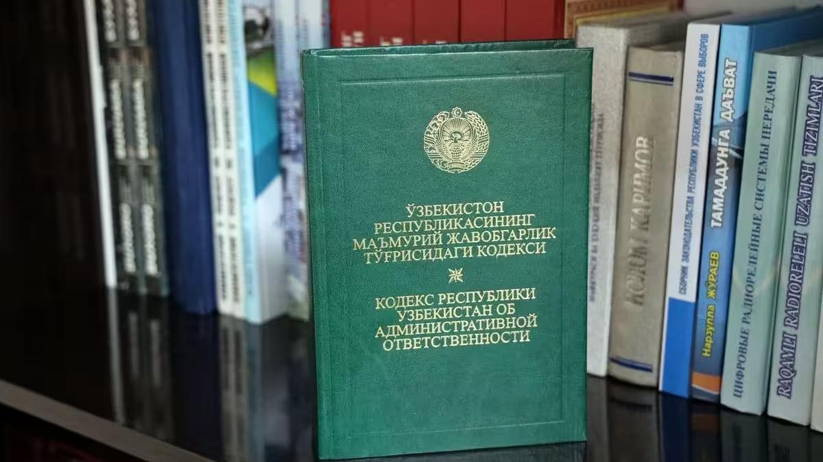 Административные дела против несовершеннолетних будут рассматриваться с психологом Законопроектом принятом депутатами Законодательной палаты Олий Мажлиса предусматривается обязательное участие педагога или психолога при рассмотрении дел об административных правонарушениях с участием несовершеннолетних Обязанность обеспечить участие педагога и или психолога в процессе рассмотрения дела если оно связано с несовершеннолетними возлагается на органы должностных лиц уполномоченные рассматривать дела об административных правонарушениях Кроме того определяется право лица привлекаемого к административной ответственности потерпевшего адвоката и законного представителя отказаться от участия судьи или должностного лица Остерегайтесь фейков Это единственный официальный канал NovostiUZ Подпишитесь чтобы получать достоверные новости и актуальные курсы валют Вы с Telegram Premium Поддержите нас одним нажатием Ссылка на пост telegram me NovostiUZ 59450