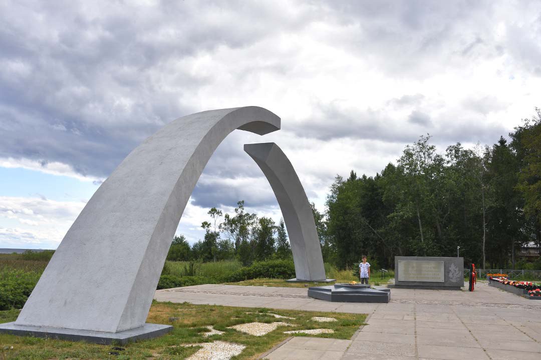 Мемориальный комплекс Дорога жизни в Ленобласти обновят Это намерены сделать до 2027 года Основной объем работ запланировали на 2026 Об этом сообщили в пресс службе администрации региона Мы бережно сохраняем память о подвиге защитников Ленинграда Все работы идут в строгом соответствии с утвержденным графиком отметил губернатор Александр Дрозденко На сегодняшний день специалисты разработали проектно сметную документацию которая позволит выполнить реконструкцию 90 объектов культурного наследия создали концепцию архитектурного освещения мемориалов и памятных столбов а также привели в порядок 56 остановок и шумозащитных экранов вдоль дороги Иван Макеев Читай нас в MAX Подпишись на Комсомольскую правду СПб