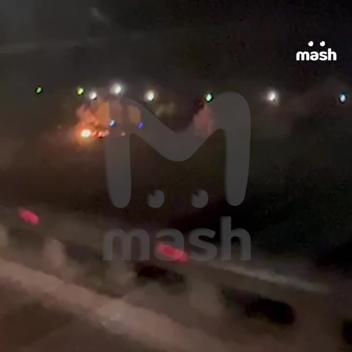 Военный грузовик загорелся на трассе М4 в Московской области
