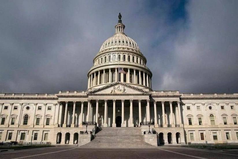 Шатдаун может обойтись США в миллиарды долларов Американская экономика рискует потерять от 7 до 14 миллиардов долларов из за приостановки работы правительства сообщает Управление Конгресса по бюджету По оценкам ведомства часть ущерба удастся компенсировать после возобновления работы госучреждений однако значительная доля потерь станет безвозвратной vesti az