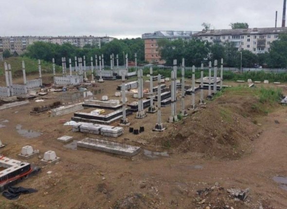Отменен договор аренды земли с фирмой по чьей вине заморожено строительство школы в ЕАО Суд полностью удовлетворил требования прокуратуры обязательства по возведению объекта в Биробиджане организация не исполнила Читать подробнее на сайте