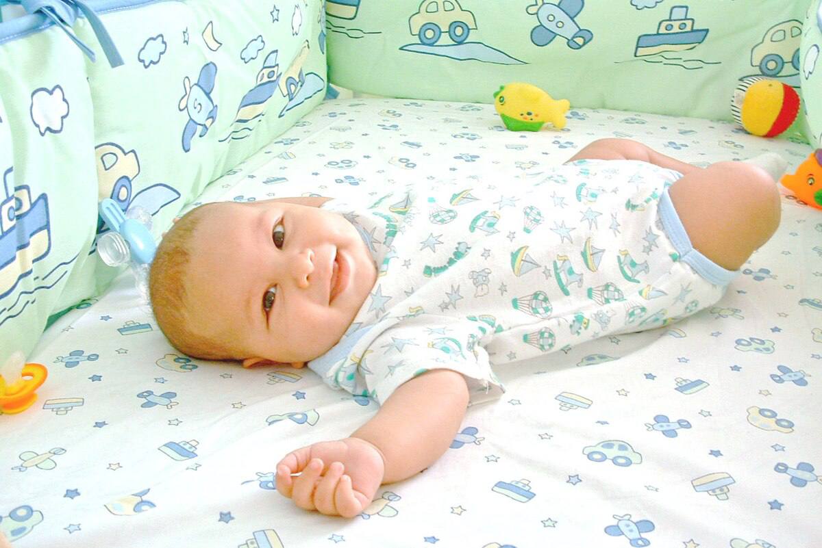 На Кубани 18 летняя девушка родила сына засунула его в диван и скрылась Дикий случай произошел в Горячем Ключе В июле 2025 года 18 летняя девушка самостоятельно не обращаясь за медицинской помощью и не состоя на учете по беременности и родам родила доношенного мальчика Не желая воспитывать ребенка она поместила его в антресоль дивана и скрылась Ребенка обнаружила мать девушки после чего он был передан медикам В зале суда 18 летняя мать полностью признала вину и раскаялась Судом ей назначено наказание в виде 2 лет принудительных работ с удержанием 15 заработной платы в доход государства ежемесячно Где сейчас ребенок не уточняется свои фото видео и истории присылайте нашему боту prostokrd bot Подпишись на наш канал в Telegram MAX