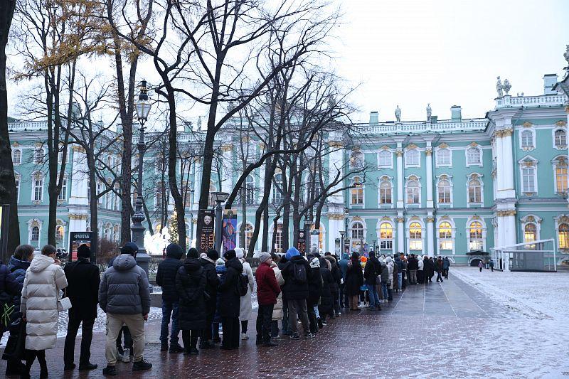 Михаил Пиотровский анонсировал большую реставрацию Эрмитажа. Он сравнил ее с проектом «Большой Лувр» и отметил, что работы затронут Эрмитажный театр и Меншиковский дворец. «Нужно провести реставрацию фасадов, нескольких залов, паркетов, которые очень сильно изнашиваются, — нагрузка антропогенная, как сейчас говорят, на музей невероятная, особенно сейчас, в сезон. Музей испытывает на себе серьезное влияние посетителей — мы всех любим, и нужно поработать над отдельными местами», — сказал замгендиректора по строительству и архитектурной реставрации Сергей Макаров. Конкретные сроки пока не назывались.