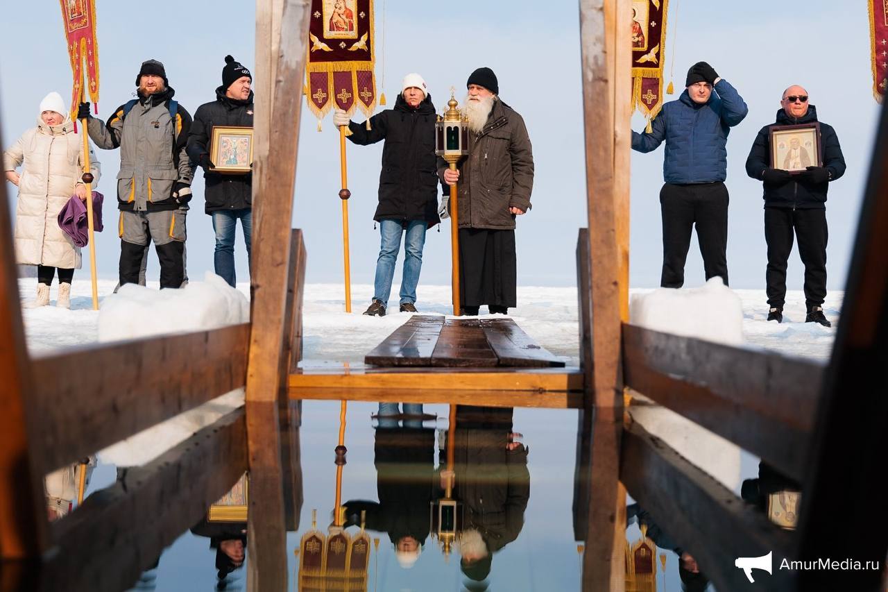 В Хабаровске идёт подготовка к традиционным купаниям 0 в честь праздника Крещения Купания будут проходить 19 января с 10 00 до 17 30 на берегу протоки Амурской в районе улицы Минусинской Заезд для участников организован по улице Щербаковской а выезд по Минусинской Принять участие в обряде может каждый желающий Для удобства и комфорта на площадке будут установлены обогреваемые палатки и оборудованы раздевалки ВАЖНОЕ НАПОМИНАНИЕ Купание в необорудованных местах это не подвиг а риск для жизни Лёд коварен течение непредсказуемо а переохлаждение наступает быстро Будьте аккуратны а лучше будьте умны AmurMedia Написать нам AmurMedia в Дзен