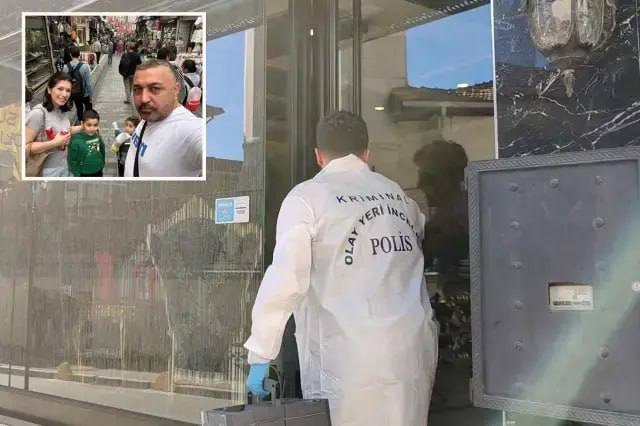 Опубликован итоговый отчёт причина смерти семьи Бёджек официально подтверждена Стали известны результаты судебно медицинской экспертизы по делу трагической гибели семьи Бёджек приехавшей 9 ноября из Германии и умершей в стамбульском районе Фатих Что показал отчёт В еде и в крови членов семьи не обнаружено никаких токсичных веществ В образцах взятых из номера найдено высокотоксичное вещество фосфин Эксперты установили сильные доказательства того что семья умерла от воздействия фосфинового газа Окончательная формулировка причины смерти будет дана после решения 1 го отдела Истанбульского института судебной медицины Что такое фосфин Фосфин PH₃ крайне опасный газ используемый при фумигации обработке помещений и складов от вредителей Он смертельно токсичен даже в минимальных концентрациях и вызывает тяжёлые поражения лёгких сердца и нервной системы Газ тяжелее воздуха и скапливается внизу помещения   Напомним что произошло 12 ноября у семьи появились симптомы отравления рвота и головокружение Сначала умерли двое детей 6 и 3 лет позже мать 14 ноября и отец 17 ноября В ту же больницу поступили ещё трое гостей проживавших в том же номере Отель был немедленно опечатан началось масштабное расследование Кого задержали Всего задержаны 11 человек включая владельца компании по дезинсекции сотрудников а также работников отеля Ещё несколько человек находятся под различными мерами контроля включая запрет на выезд из страны Эта трагедия стала одним из ключевых событий ноября и привела к резкому падению доверия к гостиничному сектору и уличной еде в Стамбуле Следим за развитием ситуации