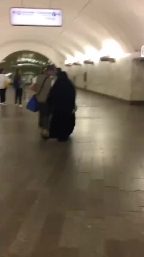 Конфликт в московском метро из-за одежды, напоминающей террористическую экипировку