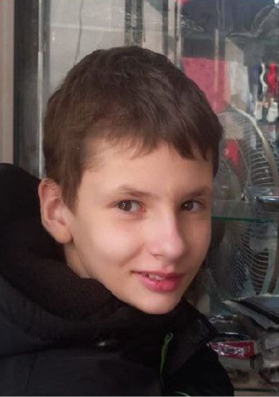 11-летний Владислав Юдин пропал под Воронежем Мальчика ищут в селе Хлебное Новоусманского района. Ребёнок не выходит на связь с родными с 14 мая. Приметы пропавшего: рост 145 см, нормальное телосложение, русые волосы, карие глаза. Был одет в светло-серую джинсовую куртку , чёрную футболку, чёрные шорты, тёмные кроссовки и белую бейсболку. Если вы что-то знаете о местонахождении пропавшего, позвоните по номеру 8 800 700-54-52 или 112. Также на улице Заречной села Хлебное работает штаб «Лиза Алерт».