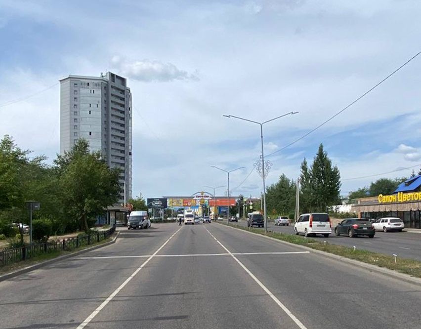 В Улан-Удэ маршрутчик сломал ребра пожилой пассажирке  В Улан-Удэ разбираются в обстоятельствах происшествия, случившегося вчера около 12 часов дня на улице Борсоева. Как сообщили в ГИБДД, там водитель автобуса «Форд Транзит» резко затормозил. В результате этого в салоне упала и получила серьезную травму 64-летняя женщина.  #Бурятия  Подробности в «Номер один»       Сообщить нам свою новость можно по кнопке:       Письмо в редакцию