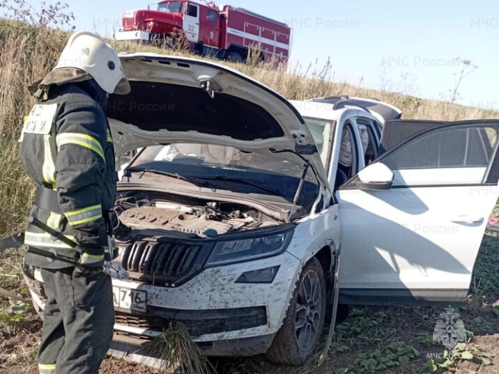 Под Орлом водитель авто съехал в кювет: есть пострадавший  Сегодня в 09:49 в систему 112 поступило сообщение о дорожно-транспортном происшествии в селе Михайловка Знаменского района. По предварительной информации регионального МЧС, водитель автомобиля не справился с управлением и допустил съезд транспортного средства в кювет. На месте происшествия работали силы и средства 22 пожарно-спасательной части.  В результате аварии пострадал один человек. Степень тяжести полученных травм пока неизвестна.