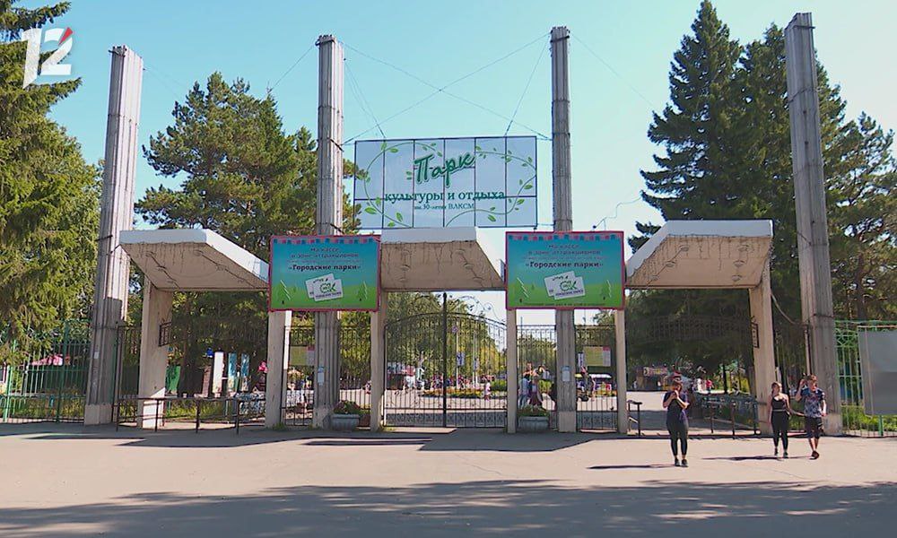 В Омске из-за плохой погоды закрыли все аттракционы Решение принято администрацией городских парков. Запуск каруселей и горок возобновят, как только улучшатся погодные условия. Синоптики прогнозируют ливни до конца недели. Омичей просят запастись терпением и подумать о других видах досуга.