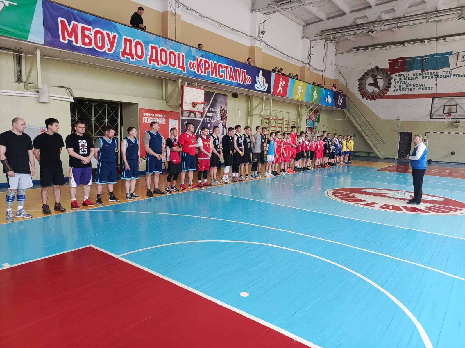 В спортивном центре «Кристалл» прошёл турнир по баскетболу 3 x 3, посвящённый 80-летию Победы в Великой Отечественной войне. В соревнованиях приняли участие 6 взрослых команд и 5 детских. Турнир прошёл организованно и на высоком спортивном уровне. Спасибо за это организаторам Олегу Сороковых и Евгению Ковалёву. Участники получили заряд бодрости и хорошее настроение, а самое главное — поиграли в баскетбол! #СилаРоссии