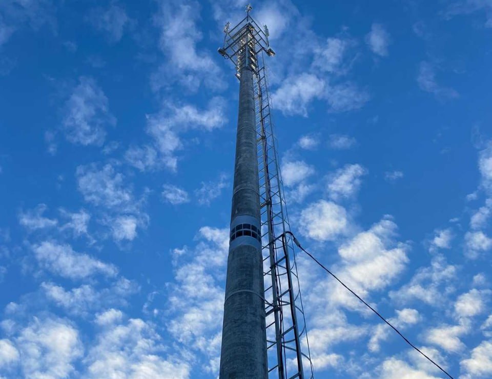 Еще у пяти тысяч жителей Бурятии появилась мобильная связь и интернет 4G Компания Ростелеком завершила в Бурятии работы запланированные по проекту устранения цифрового неравенства УЦН 2 0 в 2025 году Оператор построил оптические линии связи и вывел в эфир базовые станции в 18 селах республики Бурятия Подробнее в Номер один Сообщить нам свою новость можно по кнопке Письмо в редакцию