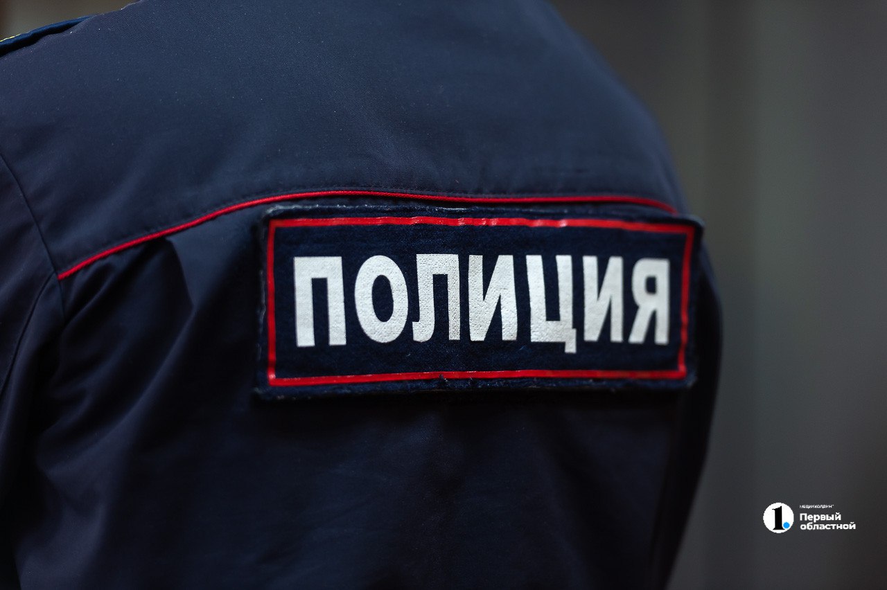 В Челябинске задержали парней, устроивших стрельбу из травматического пистолета 24 июня в одном из дворов по улице Танкистов компания парней ранила двух мужчин из травматического пистолета и скрылась на автомобиле «Лада Гранта». Ориентировку с описанием авто сразу же распространили, и вскоре владельца машины, а также других участников инцидента задержали. Возбуждено уголовное дело об умышленном причинении легкого вреда здоровью. Подозреваемые дают показания. Пострадавшие тем временем проходят лечение в стационаре и амбулаторно. / Прислать новость