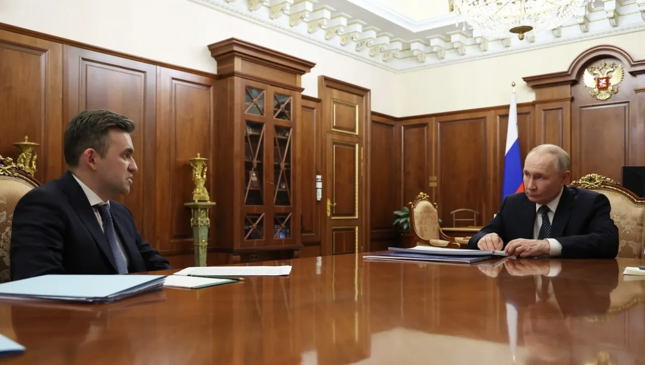 Президент РФ Владимир Путин провел рабочую встречу с губернатором Ивановской области Станиславом Воскресенским Основная тема разговора развитие промышленности в регионе Глава Ивановской области также рассказал об образовательных программах в том числе о запуске просветительского проекта Земля героев