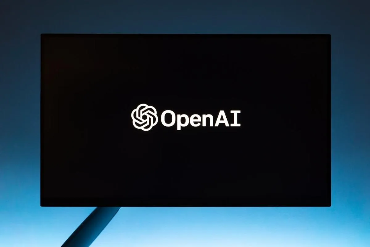 OpenAI создает поколение ИИ миллионеров Сотрудники обналичили акции на 6 6 млрд еще до IPO В сделке приняли участие более 600 человек Лимит на продажу бумаг для одного сотрудника составил 30 млн это в три раза выше ограничений действовавших летом 2025 года Около 75 человек использовали эту квоту полностью Подробнее