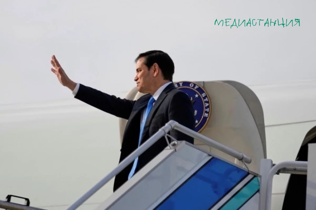 Похоже, что встреча Путина и Трампа ещё не близко, но в Вашингтоне, вроде бы, всё ещё хотят вести диалог с Москвой. Об этом заявил госсекретарь Марко Рубио, который также назвал Россию и США «значимыми государствами», обязанными поддерживать взаимодействие. Недавно, кстати, спецпредставитель президента Кирилл Дмитриев в своём канале приводил слова Путина о том, что такая встреча с Трампом возможна, если её серьёзно подготовить. Очень надеемся, что подготовка не затянулась, а просто очень обстоятельная.