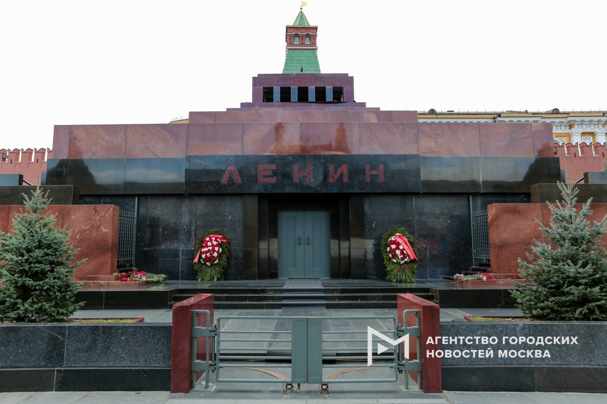 Мавзолей Ленина и некрополь у Кремлевской стены будут закрыты для посетителей 19 июля. Об этом сообщили в ФСО, не уточнив причин. «Москва»