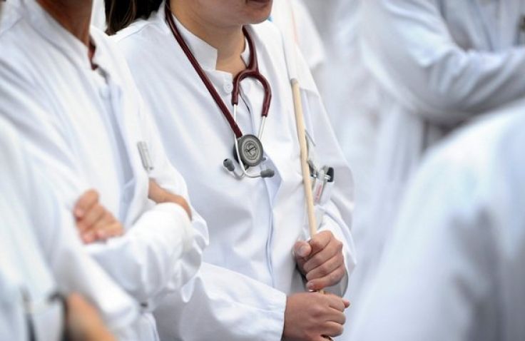 С 2026 года медицинские работники Узбекистана перейдут на пятидневную рабочую неделю С 1 апреля 2026 года сотрудники государственных медицинских учреждений Узбекистана будут работать по пятидневному графику При этом система здравоохранения продолжит функционировать без перерывов дежурные смены в выходные и праздничные дни сохранятся Подробнее anhor uz news 2026 8 anhoruz Новости события мнения Мобильное приложение IOS Android