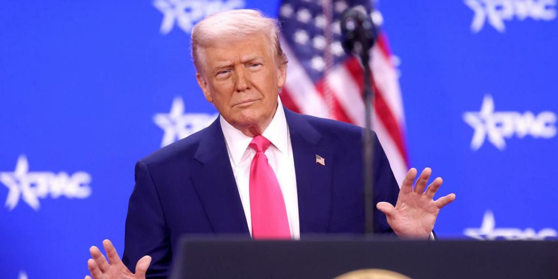 Трамп заявил, что "не особо" заинтересован в разговоре с Маском, считает, что тот "потерял рассудок", сообщает ABC