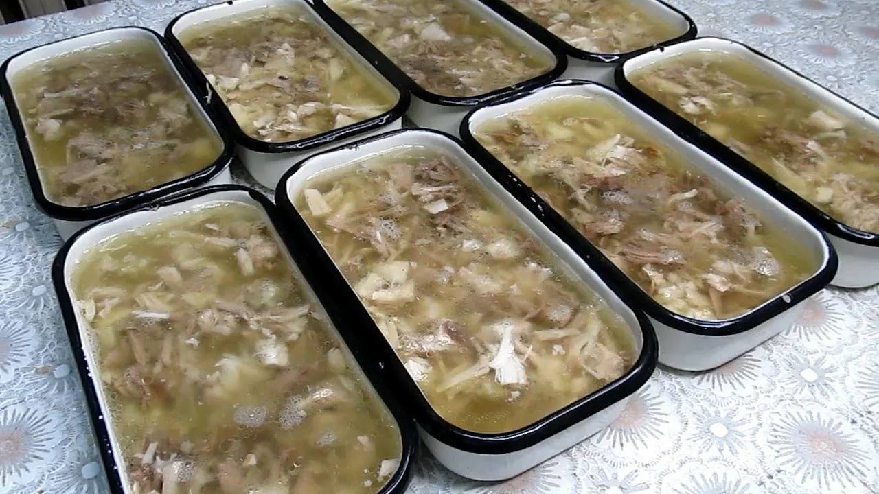 Россиян будут штрафовать до 1 5 тысячи рублей за приготовление вонючего холодца предупреждают юристы Если запах проникает в соседние квартиры жильцы могут пожаловаться в УК или Роспотребнадзор Это попадает под статью о нарушении санитарных требований к эксплуатации жилых помещений chp26rus