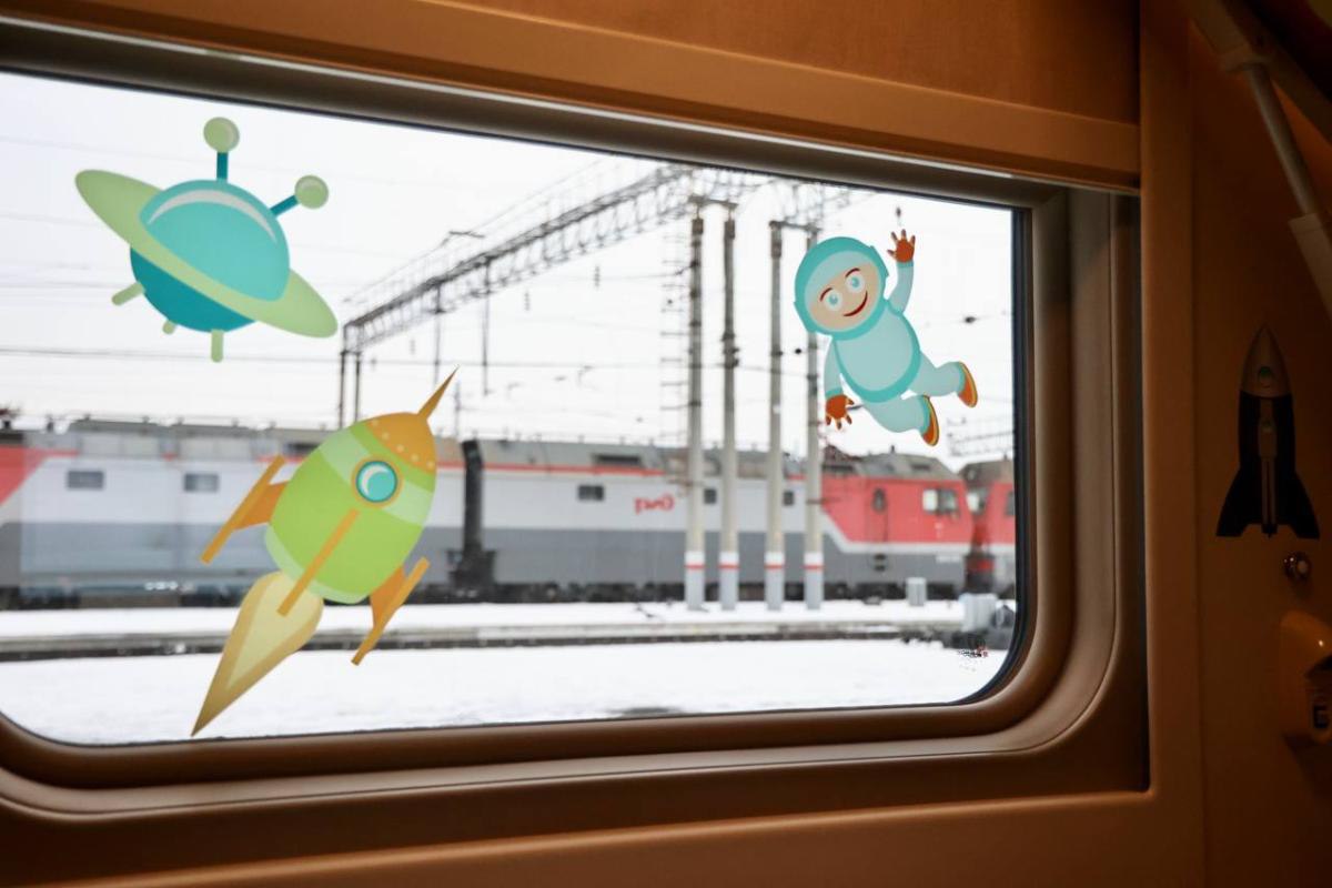 В Челябинске протестировали двигатель для высокоскоростного поезда   gubernia74 ru articles society 1138066 Двигатель ТАД 650 имеет высокую энергоэффективность коэффициент полезного действия оценивают до 96 процентов а мощность 650 кВт При этом для своих энергетических характеристик он обладает довольно компактным размером а весит всего 750 килограммов   t me chgub