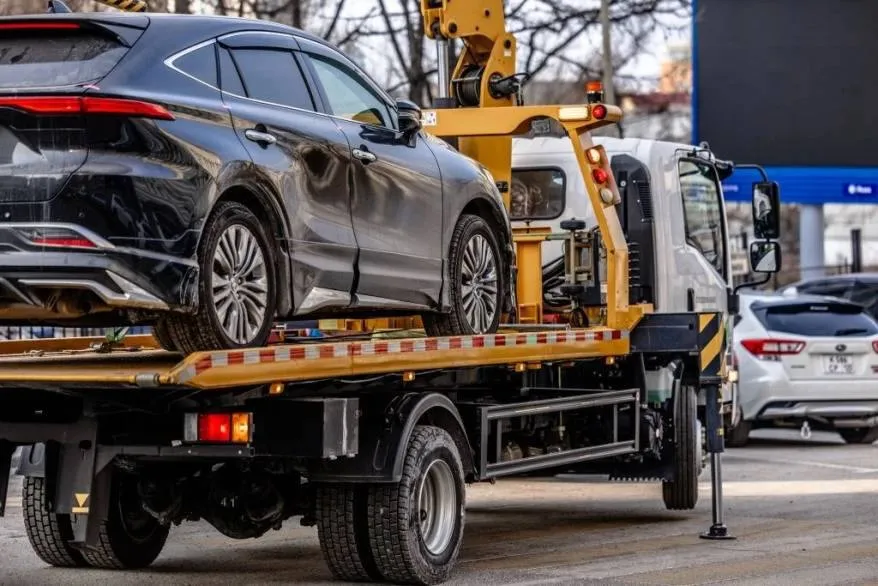 Эвакуация без посредников во Владивостоке запустили услугу для всех автовладельцев Ранее муниципальные эвакуаторы работали исключительно по заявкам сотрудников Госавтоинспекции Однако в настоящее время функционал службы расширен воспользоваться услугами эвакуации могут не только правоохранительные органы но и жители города Сегодня любой автовладелец во Владивостоке имеет возможность самостоятельно вызвать муниципальный эвакуатор для транспортировки своего автомобиля Сколько стоит услуга и когда она может понадобиться читайте на нашем сайте Вести Приморье в МАХ