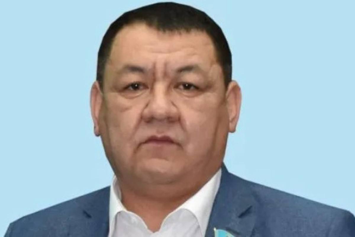 Экс депутата маслихата Шымкента объявили в розыск Бывший депутат Шымкентского городского маслихата Куаныш Даулеталиев объявлен в розыск Информация об этом появилась на портале органов правовой статистики и специальных учетов Генеральной прокуратуры РК Согласно опубликованным данным розыскное дело было зарегистрировано 2 сентября 2025 года в Шымкенте Инициатором розыска выступил суд ведет его Управление полиции района Туран baq rus