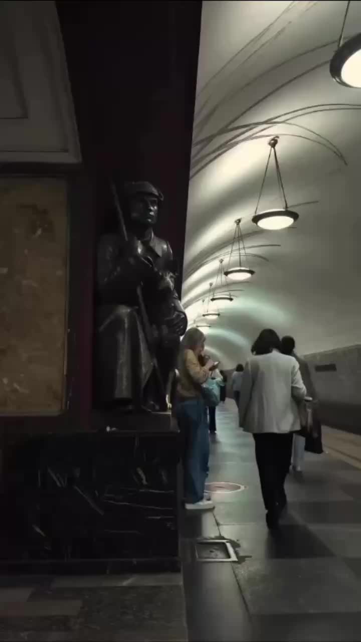 Реставрация бронзовых фигур на станции метро Площадь Революции начнется в ближайшее время