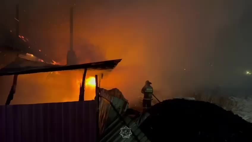 Пожарные успешно ликвидировали возгорание в жилом доме Южно-Сахалинска