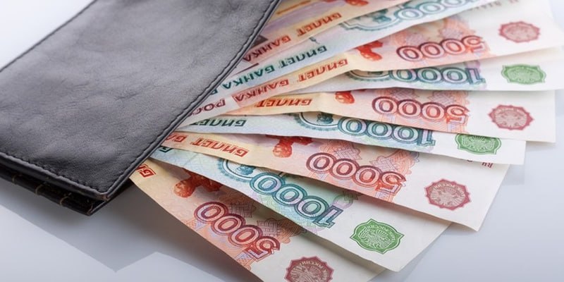 В апреле реальные зарплаты россиян увеличились на 3,8% в годовом выражении. Аналитики отмечают, что среднемесячная начисленная номинальная заработная плата работников организаций достигла 97 375 рублей. В 2024 году уровень зарплат в стране в реальном выражении вырос на 9,7%.