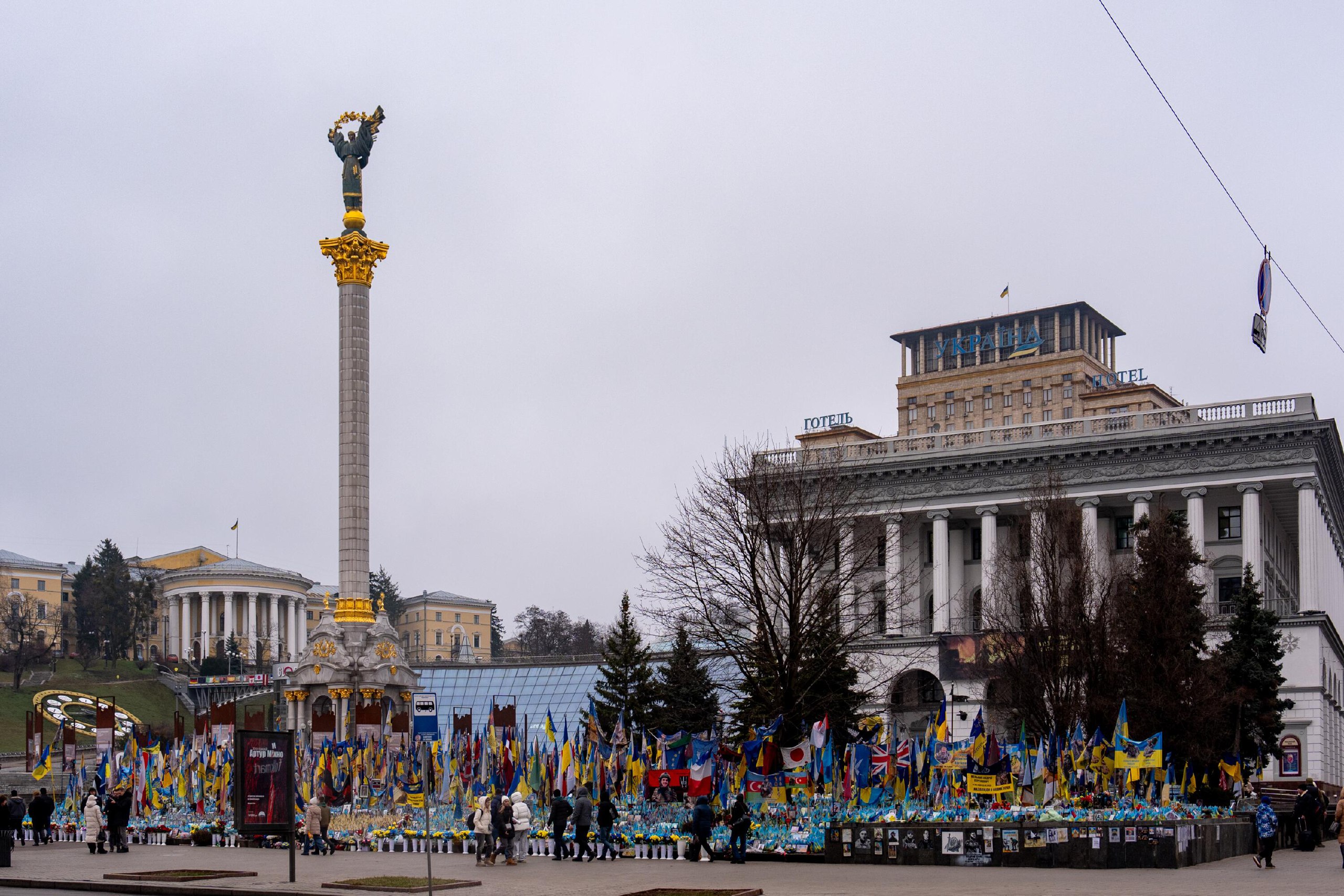 Рост цен из-за мобилизации и коммунальный коллапс. Что ожидается на Украине в феврале  Первый месяц зимы на Украине побил температурные рекорды, но и февраль будет скорее напоминать раннюю весну, говорят в Укргидрометцентре. Вместе с тем синоптики прогнозируют в последний месяц зимы снижение количества осадков, отсутствие снежного покрова, что негативно скажется на перспективах урожая в 2025 г.  В феврале власти Украины обещают снова усиливать мобилизацию из-за нехватки военнослужащих, но в результате многим городам будет угрожать коммунальный коллапс из-за дефицита работников. Согласно но... читать полностью