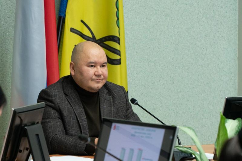 Депутат Народного Хурала Бурятии Денис Гармаев подал заявление о досрочном прекращении полномочий. Этот вопрос рассмотрят на грядущей сессии парламента 24 апреля. Причины ухода неизвестны. СМИ предполагают, что Гармаев может в скором времени перейти на другое место работы, а именно – возглавить Минпромторг республики. #бурятия