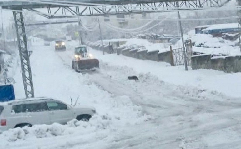 Общественный транспорт в Петропавловске Камчатском останется в автопарках до воскресенья До 21 00 продолжат курсировать вахтовки На городских дорогах сохраняется сложная дорожная обстановка работает снегоуборочная техника Возобновлять движение автобусов сегодня не будут Подробности по ссылке   kamtime ru article f16b1612 4f1e 4e84 addf 400d7126e341