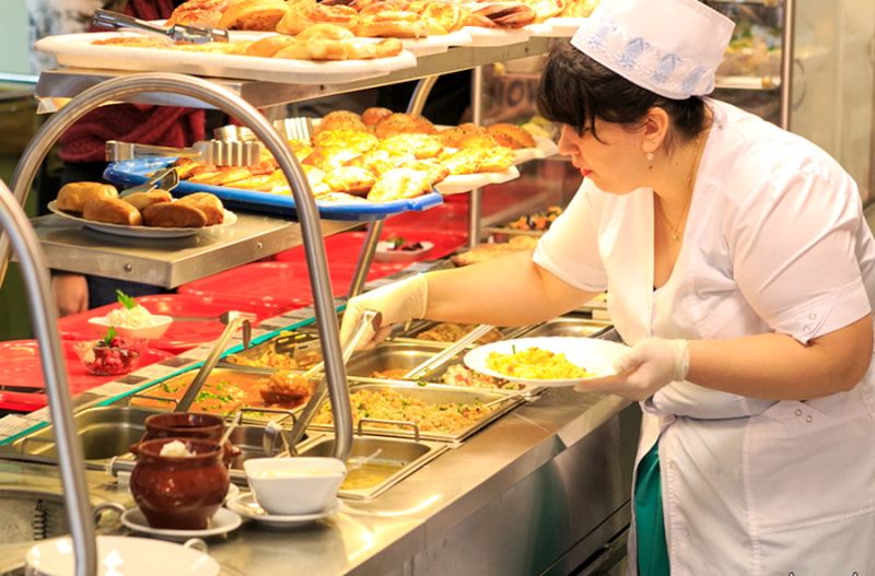 В Петропавловске за нарушение санитарных норм закрыли кафе Фергана В Петропавловске Камчатском приостановили работу кафе Столовая 41 Фергана на проспекте Циолковского 16 сообщили РАИ КАМЧАТКА ИНФОРМ в краевом управлении Роспотребнадзора На предприятии общественного питания выявлены нарушения санитарно эпидемиологических требований Управление арестовало продукцию кафе которое будет уничтожено Городской суд Петропавловска признал владельца заведения виновным в административном правонарушении Фергану закрыли на 90 суток Индивидуальный предприниматель может обжаловать решение Читать на сайте