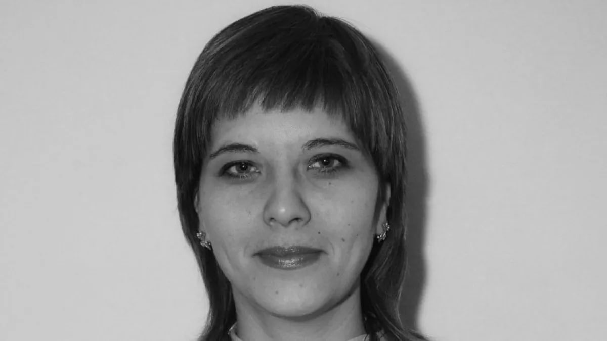 ТОЛК новости Барнаула Алтайского края и Республики Алтай Умерла представительница известной алтайской династии журналистов Анна Камалова Ей было 47 лет Причиной смерти стал обширный инсульт Много лет Анна Камалова работала корреспондентом газеты Московский комсомолец на Алтае потом перешла в Толк в 2022 2023 годах была копирайтером в Сибирской медиагруппе В последние годы работала в ИД Алтапресс Анна Камалова родилась в известной в Алтайском крае семье журналистов Ее отец Николай Демин был ветераном журналистики работал в ведущих изданиях и на радио Мать Антонина Демина работала на краевом радио ГТРК Алтай Брат Павел Демин также трудился журналистом Прощание с Анной состоится 18 декабря с 9 00 до 11 00 в траурном зале на улице Аносова Погребение пройдет на Булыгинском кладбище Редакция Толка выражает подробнее на канале ТОЛК новости Барнаула Алтайского края и Республики Алтай