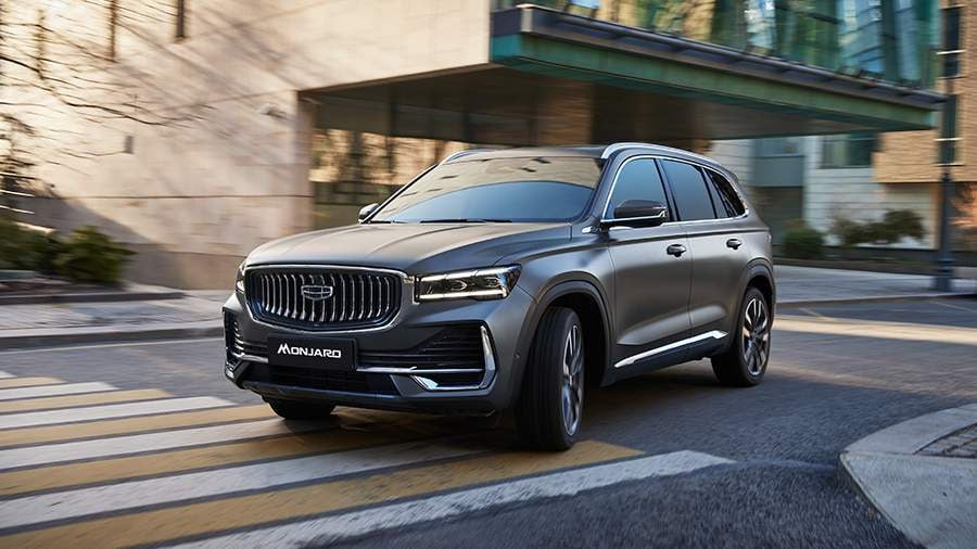 Китайский автопроизводитель Geely может локализовать производство в России Компания планирует производить модели Monjaro и Emgrand в Нижнем Новгороде в сотрудничестве с АО Производство легковых автомобилей которое владеет брендом Volga До 2022 года на заводе собирались машины Volkswagen Как пишет Ъ изначальный план Geely предусматривал локализацию седана Emgrand но сейчас также обсуждается потенциальная сборка кроссовера Monjaro Финальное решение по линейке не принято Cогласно Автостату Geely занимает четвертое место по продажам легковых авто в России Авто if market news