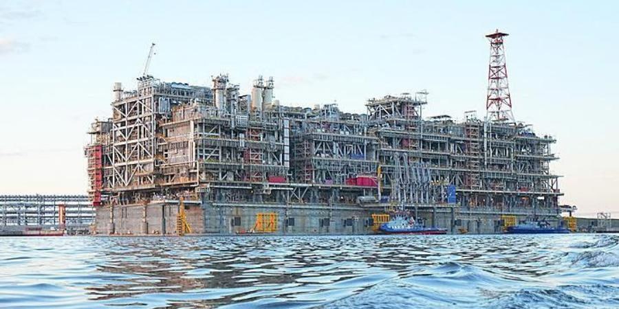 Поставки НОВАТЭКа с Арктик СПГ 2 в Китай превратились в стабильный поток По данным Bloomberg танкер Восход перевозящий груз с находящегося под санкциями США экспортного завода прибыл на импортный терминал Бэйхай на юге Китая Это уже 15 й груз доставленный с Арктик СПГ 2 с конца августа Также сообщается что ещё два судна везущих СПГ с завода НОВАТЭКа направляются к берегам южного Китая Акции НОВАТЭКа выросли на 4 за последние 5 торговых дней Газ NVTK if market news