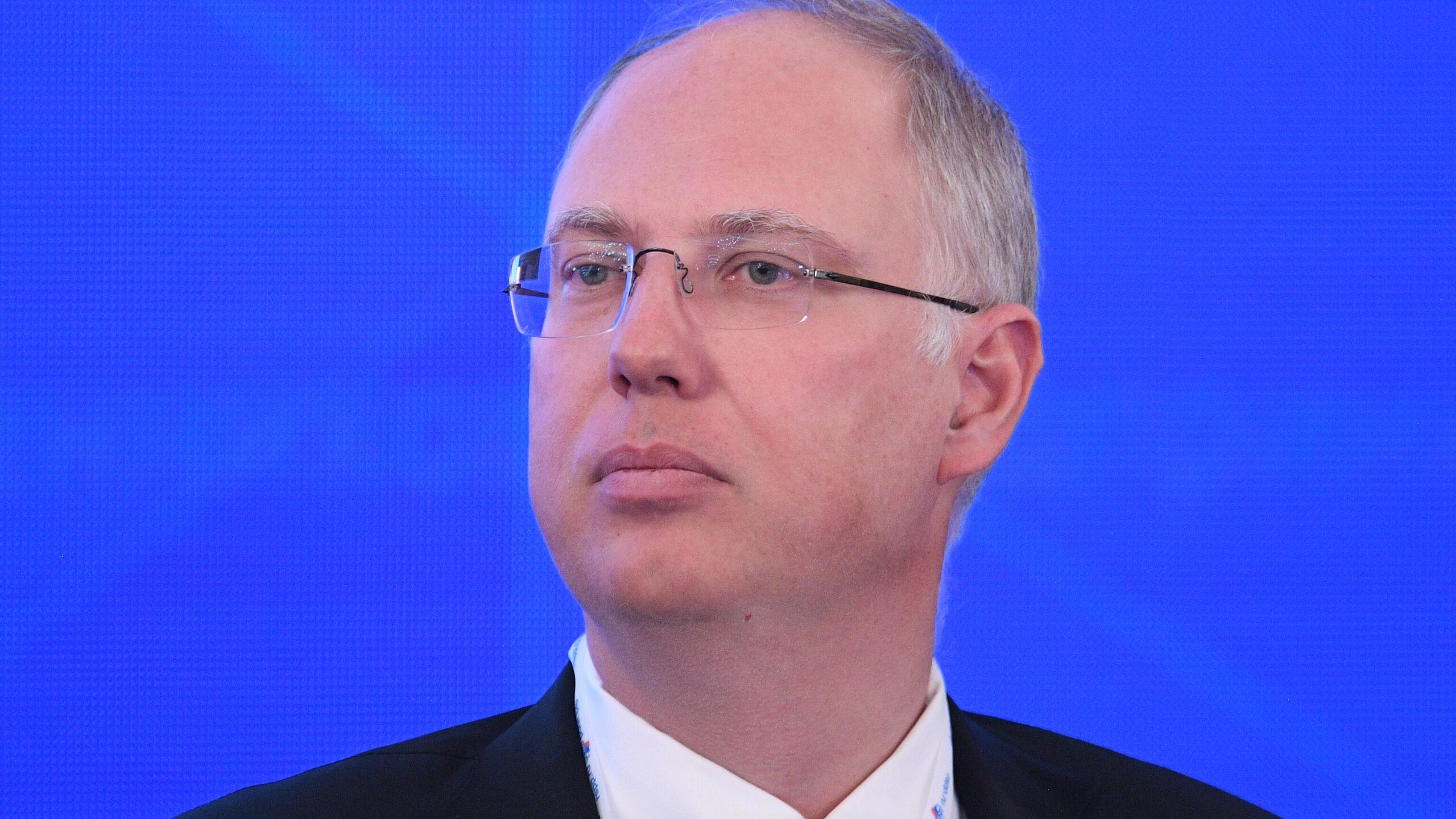 Глава РФПИ спецпредставитель президента России по инвестиционно экономическому сотрудничеству с зарубежными странами Кирилл Дмитриев назвал прогрессивных промигрантских глобалистов к которым причислил президента Финляндии Александра Стубба величайшей угрозой западной цивилизации Нет дружелюбные к мигрантам прогрессивные глобалисты как Стубб и есть величайшая угроза западной цивилизации что признают многие и что отражено в стратегии нацбезопасности США написал Дмитриев в соцсети X Так он прокомментировал заявление Стубба в котором тот назвал Россию угрозой номер один для Европы Белый дом 5 декабря опубликовал новую стратегию национальной безопасности США в которой требует от Европы взять на себя ответственность за собственную оборону В новой стратегии подчеркивается проблема чрезмерного регулирования массовой иммиграции и цензуры свободы слова в ЕС