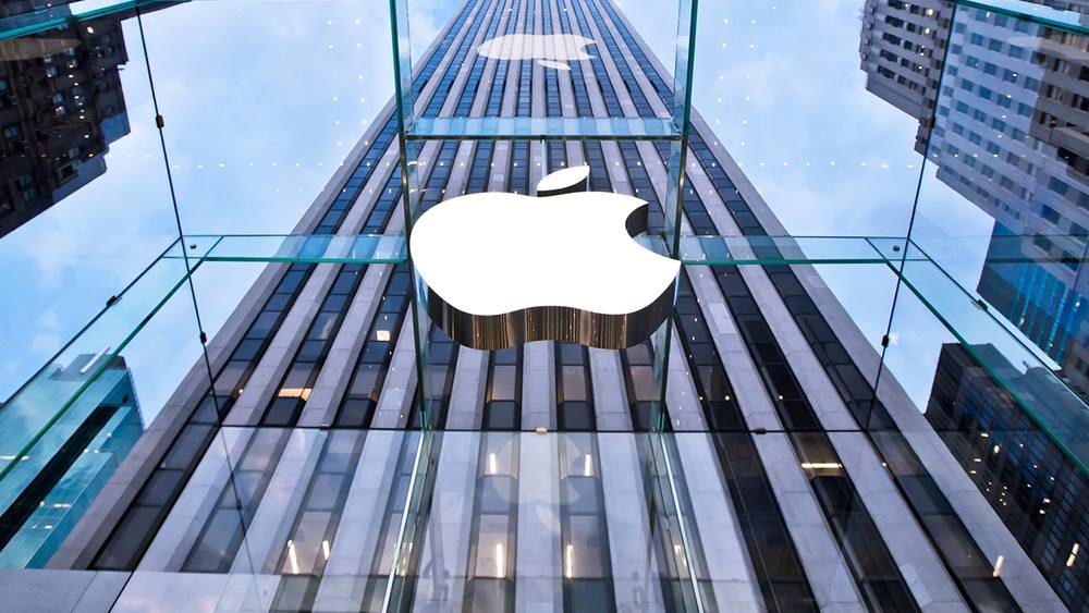 ФАС потребовала от Apple разрешить предустановку российских поисковиков на продаваемых в РФ смартфонах По закону О защите прав потребителей предварительно установленные программы на устройствах должны обеспечивать доступ к поисковым системам страной происхождения которых должна быть Россия или государства члены Евразийского экономического союза без дополнительной настройки ФАС указывает что текущие настройки iOS создают неравные конкурентные условия между поисковыми системами Подписаться на Российскую газету в Читать нас в MAX